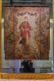 <center>Jeune femme en costume turc.</center>Panneau de cuir repoussé et peint.
Avignon, atelier de Raymond Boissier. Première moitié du XVIIIe siècle.
Don Marie Grobet, 1919.
Marseille, Musée Grobet-Labadlé.
La représentation de cette jeune femme en costume moyen- oriental doit être rapprochée de plusieurs gravures contenues dans Les Navigations et pérégrinations de Nicolas de Nicolay (151è-1583) qui ont très vraisemblablement servi de modèles au fabricant de cuirs dorés avignonnais Raymond Boissier et au peintre avec lequel il travaillait. Des décors comparables sont conservés au musée de Kassel en Allemagne et dans des collections particulières.