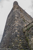 <center>Le château</center>Le vieux château avec la façade du XIe siècle, l'échauguette et la façade nord ouest en partie en ruine du XVe siècle.