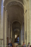 <center>Eglise Saint Andéol. </center> Les bas-côtés, également voûtés en berceau communiquent avec la nef par de grandes arcades en plein cintre.