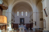 <center> Lussan.</center> L'église Saint Pierre. Dans la première partie du XIXe siècle, l'église Saint-Pierre de Lussan a été reconstruite à l'endroit de la première église. En effet, cette première église s'est dégradée progressivement tout au long du XVIIIe siècle par manque d'entretien, car la famille des Audibert de Lussan consacrait une part importante de ses ressources à la tenue de son rang à la Cour de France tandis que la population lussanaise était majoritairement protestante. Sa transformation en Temple de la raison avec destruction du clocher pendant la Révolution française la rendra à l'état de ruine début 1800. C'est avec le retour des Bourbon en 1814 que le catholicisme se renforça et que les rénovations furent engagées.