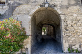 <center>Viviers</center>Porte de l'Abri. Au XIVe siècle, cette porte était encadrée par deux tours et précédée d'une barbacane.