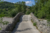 <center>Viviers</center>Le pont romain, passage sur l'Escoutay.