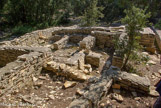 <center>L'oppidum de Nages ou oppidum des Castels</center> La tribu locale, des Volques Arécomiques, venus des plaines du Danube, s'installe dans la région et crée la future Nîmes qui n'est alors que le petit village de Nemausus. Ils créent des postes avancés pour parer d'hypothétiques attaques. L'oppidum de Nages fait partie de ce réseau militaire.