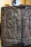 <center>Le Musée d'Art Sacré du Gard. </center> Cuve baptismale en plomb - Languedoc, fin XIe - XIIe siècle
La célébration du baptême chrétien a varié selon les époques. Sous les Carolingiens, on abandonne peu à peu l'immersion de l'adulte dans une piscine placée au centre d'un baptistère accolé à la cathédrale. On baptise désormais les enfants. Aussi la cuve remplace-t-elle la piscine au XIe siècle.