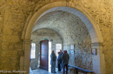 <center>Chapelle saint Joseph des champs</center>Le mur de fond de la chapelle première a été démoli, pour faire une entrée à la chapelle agrandie et l'on remarque que l'arc surmonté au sommet par une tête d'ange entourée d'ailes est nettement postérieur à l'édifice, tant par le style que par la qualité de la pierre. Les côtés montrent bien les dimensions et les pierres de ce qui était le mur extérieur.