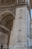 <center>Arc de Triomphe. </center> Sur les faces intérieures des piliers des grandes arcades, les noms des grandes batailles de la Révolution et de l'Empire sont gravés (24 sur chacun des quatre piliers). Figure allégorique représentant l'Artillerie, par Debay père.