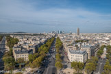 <center>Arc de Triomphe. </center> Avenue de la Grande-Armée. Au fond, le Mont Valérien, les tours dde la Défense avec son Arche, la tour du Palais des congrés, porte Maillot.