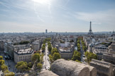 <center>Arc de Triomphe. </center> Avenue Marceau et avenue d'Iéna. Au centre, les Invalides et la tour Montparnasse. A droite, la tour Eiffel.