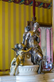 <center>Hôtel de la Païva</center> Bouidoir. Bronze argenté d'Albert Carrier-Belleuse, « femme et enfant ».