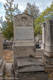 <center>Le cimetière du Montparnasse. </center> Antoine-Denis Chaudet, 1763 - 1810, est un sculpteur et peintre néo-classique français. Sa statue de Napoléon Ier en imperator érigée en 1810 à Paris et couronnant la colonne de la Grande Armée, place Vendôme sera remplacée en 1863 par une figure d'Auguste Dumont.