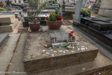 <center>Le cimetière du Montparnasse. </center> Serge GAINSBOURG
(Lucien Ginsburg)
1928-1991
Chanteur (auteur-compositeur), cinéaste et comédien français.