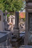 <center>Le cimetière du Montparnasse. </center> Une colonne brisée est le symbole d'une mort violente.