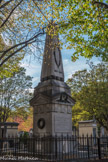 <center>Le cimetière du Montparnasse. </center> Monument des Versaillais élevé en 1910.