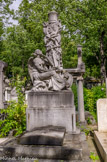 <center>Le cimetière du Père Lachaise </center> Tombe de l'amiral Bruat et de sa femme, par Hippolyte Maindron. Armand Joseph Bruat, né à Colmar le 27 mars 1796 et mort le 19 novembre 1855 à Messine en Italie, est un officier de marine français. Il sert dans la Marine française pendant la première moitié du XIXe siècle et parvient à la dignité d'Amiral de France.