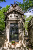 <center>Le cimetière du Père Lachaise </center> Tombe du prince de Valachie Bibesco. Georges Bibesco, (roumain: Gheorghe Bibescu), (né en 1802 à Craiova, mort à Paris le 1er juin 1873, fut hospodar de Valachie de 1843 à 1848, et, comme membre du Divan, chargé de la réorganisation de la Moldo-Valachie (1857), se montra partisan de l'union des deux principautés sous la souveraineté d'un prince étranger.
Le tombeau de Georges Bibesco, prince de Valachie (autrefois la Roumanie..) et que certains illuminés confondent avec Vlad III l'Empaleur prince de Valachie, lui aussi (le comte Dracula). Du coup, ce magnifique tombeau a souvent été profané.