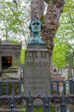 <center>Le cimetière du Père Lachaise </center> Arago, buste de David d'Angers.