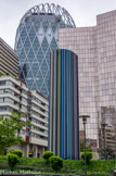 <center>La Défense. </center> La Cheminée de Raymond Moretti haute de 32 mètres et constituée de centaines de tubes colorés.