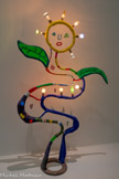 <center>Niki de Saint Phalle</center>Sans titre vers 1980
Polyester peint, ampoules, métal et fil de nylon Moderna Museet, Stockholm Donation de Pontus Hulten, 2005
En plus de la politique d'acquisition dynamique menée pour le Moderna Museet par Pontus Hulten lorsqu'il y était en fonction, celui-ci fera au musée, en 2005, l'année précédant son décès, une donation exceptionnelle de sa collection personnelle.
On y trouve notamment de nombreuses œuvres de Jean Tinguely, ainsi que de Niki de Saint Phalle, dont Femme nue (Figure), 1963-1964, et Sans titre, 1980. Cette dernière œuvre, de la série des Skinnies, réalisée par Saint Phalle en écho à ses problèmes respiratoires, se trouvait dans la salle de bain d'Hulten.
