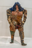 <center>Niki de Saint Phalle</center>Femme nue (Figure) 1963-1964.
Fibres textiles et objets divers sur grillage Moderna Museet, Stockholm Donation de Pontus Hulten, 2005.