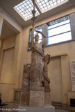<center>La France</center>Modèle à grandeur d’exécution
1923-1925
Plâtre
Don Cléopâtre Sévastos Bourdelle et Rhodia Dufet Bourdelle. 1949.<br>
Cette allégorie devait initialement être érigée sur la pointe de Grave, en Gironde, devant un phare gigantesque (détruit) commémorant l’intervention américaine aux côtés des troupes françaises lors de la Première Guerre mondiale. La France en aurait été la vigie, saluant la statue de la Liberté de New York par-delà les mers.
La conception du monument comme signal déployé dans l’espace conduit Bourdelle à une simplification décisive des masses. Par ses dimension