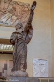 <center>Adam Mickiewicz, le poète</center>Monument à Adam Mickiewicz Modèle à grandeur d’exécution 1917-1918 Plâtre
Don Cléopâtre Sévastos Bourdelle et Rhodia Dufet Bourdelle. 1949.<br>
En 1908, Bourdelle s’attelle à la réalisation d’un monument à la gloire du grand poète romantique Adam Mickiewicz (1798-1855) pour Paris, sur le cours Albert-Ier. Debout au sommet d’une colonne, un bâton de pèlerin à la main, la figure prophétique du poète polonais invite à l'élan libérateur : « le tout, confie Bourdelle, est une espérance construite. » Il exalte ainsi la souveraineté de la Pologne, qui recouvre son indépendance en 1918, dix ans avant l’inauguration du monument.