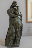 <center>Pénélope au fuseau</center>Première version, vers 1905 Bronze, fonte Valsuani, 1966
Legs Rhodia Dufet Bourdelle, 2002. <br>
Pénélope occupe Bourdelle dès 1905. Dans un premier temps, il imagine l’épouse d’Ulysse un fuseau à la main, attribut symbolique de l’inflexible patience de l’héroïne. Bourdelle supprime l’accessoire dans une seconde version, puissante et monolithique.