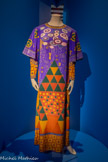 <center>Paul Poiret, la mode est une fête</center>Chloé par Karl Lagerfeld
1933-2019
Robe du soir
1971
Crêpe de soie de Bini peint par Nicole Lefort d'après Gustav Klimt
Modèle unique créé pour la chanteuse Régine pour l’inauguration de sa boîte de nuit parisienne « Réginskaïa »
Paris, musée des Arts décoratifs, don Régine, 1988