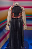<center>Paul Poiret, la mode est une fête</center>Paul Poiret
Robe, Bretonne
1919
Velours de soie brodé, crêpe de soie et maille de soie.*