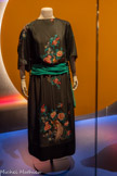 <center>Paul Poiret, la mode est une fête</center>Paul Poiret
Robe, Exotique
1922
Crêpe de Chine imprimé à disposition, mousseline de soie, passementerie et perles de jais Paris, musée des Arts décoratifs, dépôt UFAC, 1995 Don Denise Boulet-Poiret