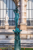 <center>Palais Galliera. </center>  Statue en bronze de Pierre Roché.