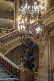 <center>Grand escalier. </center> Au pied de l'escalier, deux statues-torchères en bronze de Albert-Ernest Carrier de Belleuse (dit Carrier-Belleuse) représentent des figures féminines tenant des éclairages au gaz puis électriques.