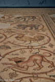 <center>PAVEMENT DE MOSAÏQUE, DÉPOSÉ DE DAYR AL-BALAH</center>Un chien féroce, un coq, un éléphant, une brebis.