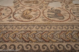 <center>PAVEMENT DE MOSAÏQUE, DÉPOSÉ DE DAYR AL-BALAH</center>La bordure.