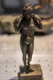 <center>FIGURINE : APHRODITE</center>Période romaine, Ier-IIIe siècle
Découverte sous-marine à Gaza, 2004
Bronze moulé