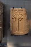 <center>PLAQUE DÉCORATIVE : PALMIER</center>Période byzantine, VIe siècle
Découverte à Gaza, quartier de Daraj, 1997
Calcaire.