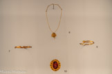 <center></center>7 - Bracelet en forme de serpent
Époque romaine. 30 av. J.C-99 apr. J.C Or
Paris, musée du Louvre, département des Antiquités égyptiennes. <br>
8 - Bracelet en forme de serpent
Époque romaine. 30 av. J.C. 99 apr. J.C. Or
Paris, musée du Louvre, département des Antiquités égyptiennes. <br>
9- Chaîne avec une monnaie en pendentif Basse-Egypte, Alexandrie
Époque ptolémaïque, 277-274 av. J.-C.
Or
Paris, Bibliothèque nationale de France, département des Monnaies,
Médailles et Antiques. <br>
10 - Intaille représentant une reine ptolémaïque tenant un sceptre et une double corne d’abondance
Epoque ptolémaïque,
IIe - Ier siècle av. J.-C.
Cornaline, monture en or avec grenats et pâte de verre verte. Paris, Bibliothèque nationale de France, départements des Monnaies,
Médailleés et Antiques.