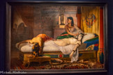 <center>Jean-André Rixens</center>(Saint-Gaudens, 1845 - Paris, 1925)
La mort de Cléopâtre.
1874.
Huile sur toile.
Toulouse, musée des Augustins, 2004 <br>
Au Salon, la peinture d’histoire affiche son goût pour le sensation¬nel, l’exotisme et l’érotisme sur fond de colonialisme. Cette fameuse toile académique de Rixens fascine par ses détails tirés d’estampes (bronze d’Isis, pectoral de Ramsès II, lotus, vautour, hiéroglyphes...) et la morbidité sensuelle de la défunte.