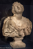 <center>Claude Bertin</center>(Paris, vers 1650 - Versailles, 1705) Cléopâtre mourant.
Avant 1697. Marbre
Paris, musée du Louvre, département des Sculptures du Moyen Age, de la Renaissance et des temps modernes. <br>
Sculpteur ordinaire du Roi sous Louis XIV, Bertin compose un rare buste de la reine, mortifiée par l’amour et la politique, où l’angoisse subvertit l’ordre classique. Préciosité des dentelles et du diadème, nervosité des mains et du visage, il évoque les héroïnes de la tragédie classique et de l’opéra galant, Cléopâtre, Didon et Bérénice.
