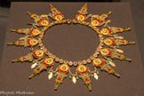 <center>Bijoux de scène</center>Collier.