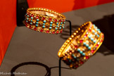 <center>Bijoux de scène</center>Paire de bracelets