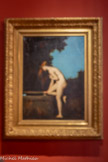 <center>La Fontaine</center>1880
Huile sur toile
Dans la mythologie gréco-romaine, des nymphes étaient associées aux fontaines. Cette toile crépusculaire pourrait évoquer le soir, moment privilégié de la méditation.
Donation Marie Henner