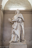 <center>L'Institut de France. </center> Statue de Bossuet, évêque de Meaux, d'Augustin Pajou.