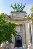 <center>Grand Palais. </center>Georges Récipon, L’Harmonie triomphant de la Discorde, quadrige, côté Seine.
