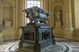 <center>Les Invalides. </center> Tombeau de Joseph-Napoléon Bonaparte, frère ainé de Napoléon,  sous l'une des quatre petites coupoles latérales.