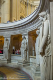 <center>Les Invalides. </center> Les victoires en marbre blanc sculptées par Pradier.