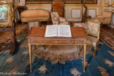 <center>Le salon des tapisseries</center>Table mécanique Joseph CANABAS
Paris
Bois d’acajou sur bâti d’acajou, de chêne et de sapin Vers 1780.