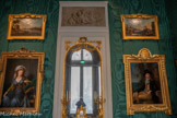 <center>Le boudoir</center>Ce boudoir, tout comme la pièce suivante, fut d’abord destiné à accueillir l’appartement privé de Nélie Jacquemart : dans cette pièce, sa salle de bains et dans la suivante sa chambre. Mais quelques années plus tard, Nélie a souhaité se rapprocher de son mari. Elle se fait alors installer une nouvelle chambre près de la sienne. C'est à ce moment là que cette pièce devient un boudoir. 

Le Portrait de la Comtesse Skavronskaïa peint par Elisabeth Vigée Lebrun rappelle le goût de la cour royale et celle qui fut l’interprête privilégée de Marie-Antoinette tandis que le Comte Français de Nantes peint par David, évoque la rigueur de l’étiquette impériale. Un mobilier de style Louis XVI en bois doré et des tableaux de maîtres forment un ensemble cohérent d’époque néo-classique. Vue du port de Toulon, lancement d’un navire
Jean-Jacques TAUREL (1757-1832) Huile sur toile 1781. <br>
Portrait de la Comtesse Skavronskaïa Elisabeth-Louise VIGÉE LE BRUN (1755-1842). Huile sur toile 1790. <br>
Vue du port de Toulon, les plongeurs Jean-Jacques TAUREL (1757-1832)
Huile sur toile 1780. <br>
Portrait  de Charles-Louis de Gassicourt
Jean-Paul PRUD’HON