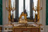 <center>Le boudoir</center>Vers 1850-1870
Garniture de cheminée avec une horloge et deux candélabres France
Bronze doré, marbre XVIIIe siècle