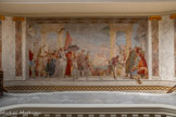 <center>La fresque de Tiepolo </center>Pour parachever le décor de cet escalier d’honneur, les époux Jacquemart-André ont placé cette très grande fresque peinte par Giambattista Tiepolo pour la villa Contarini en Vénétie où ils l’ont découverte et achetée en 1893. Elle représente Henri III revenant de Pologne pour prendre la succession de son frère Charles IX sur le trône de France. Il passe par Venise où il est reçu par le doge Contarini.
Un plafond peint par le même artiste représentant “La Renommée annonçant l'arrivée du roi III” complétait le décor de la villa vénitienne. Ce plafond a été remonté dans la Salle à Manger de l'hôtel, aujourd'hui Salon de thé. Heureux temps où l'on pouvait, la même année, acheter un tel ensemble de Tiepolo auquel s’ajoutaient les deux plafonds du Cabinet de travail et du Boudoir.