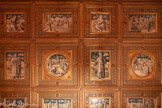 <center>La salle vénitienne </center>Les peintures du plafond à caissons sont peintes en grisaille et mélangent des sujets religieux et profanes. Attribué à Girolamo da SANTACROCE
1ère moitié du XVIe siècle. Composé de panneaux circulaires et rectangulaires, peints , en camaïeu de grisaille sur fond bleu. L'encadrement est moderne et réalisé à Venise à la demande de Nélie Jacquemart. Les sujets sont inspirés de l'astrologie (planètes), de la mythologie (naissance d'Adonis) et des figures de l'Antiquité (philosophes, empereurs). L’emplacement et la disposition d’origine de ces panneaux restent inconnus. <br> Diane, naissance d'Adonis, l'Espérance ou la Foi, Mucius scaevola.
Aristote, le Triomphe de la Renommée, Ptolémée, le Triomphe de l'Amour.